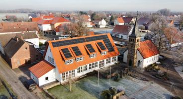 Die neue Vereins-Solaranlage der Wimmer-Schule in Bad Essen: Die Wimmer-Schule war in der zweiten Wettbewerbsrunde der Stadtwerke für die Installation einer kostenlosen Solaranlage ausgewählt worden. 