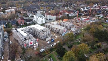 Drohnenansicht auf das Baugelände "Große Eversheide" mit Wohnhof  4 und Wohnhof 3 im Rohbau im November 2022. © WiO